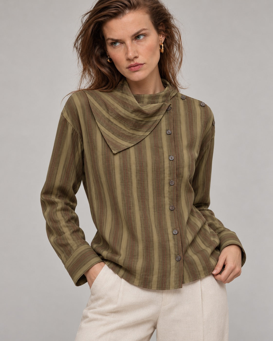 Camisa de rayas con solapa EMETA - modelo de frente